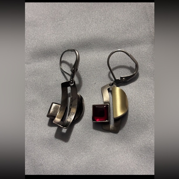 Modern Earrings - Picture 4 of 4